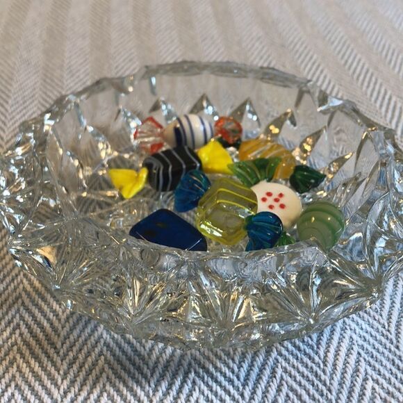VINTAGE Glass round ashtray/trinket tray 7” w X 2” h, 2 Lb 11oz nonsmoking home - Picture 7 of 14